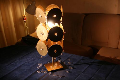 Настольная лампа из дисков